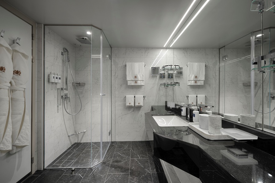MSC Cruises MSC World America MSC Yacht Club Royal Suite ©MSC Rights, Ivan Sarfatti 7.jpg